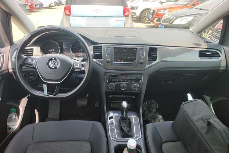 Used Volkswagen Golf Sportsvan 2016 230TSI Automatic Trend Edition Center Console