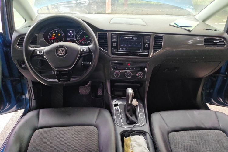 Used Volkswagen Golf Sportsvan 2016 230TSI Automatic Trend Edition Center Console