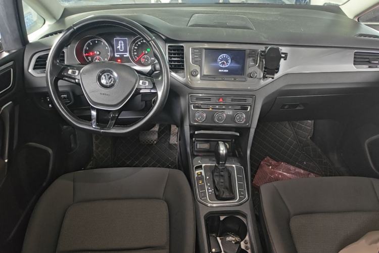 Used Volkswagen Golf Sportsvan 2016 230TSI Automatic Trend Edition Center Console