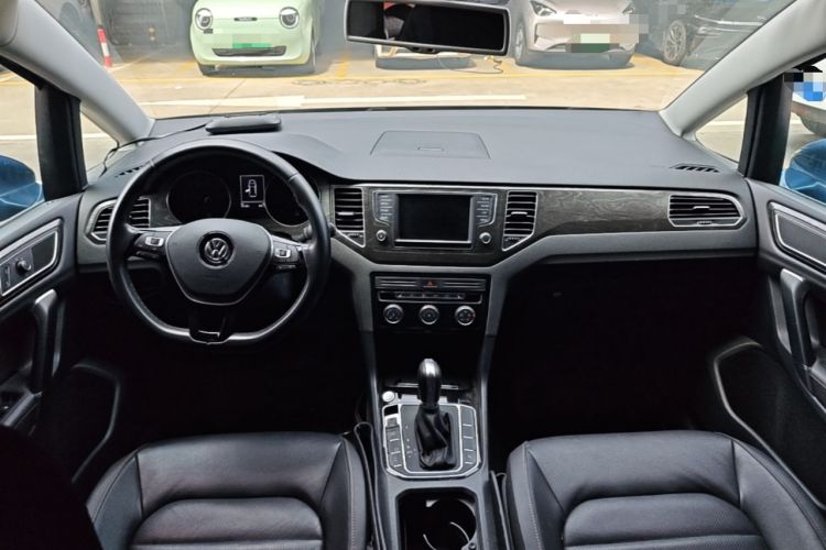 Used Volkswagen Golf Sportsvan 2016 230TSI Automatic Luxury Version Center Console