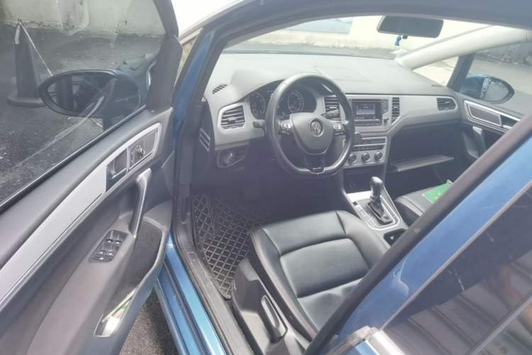 Used Volkswagen Golf Sportsvan 2016 230TSI Automatic Trend Edition Driver Seat