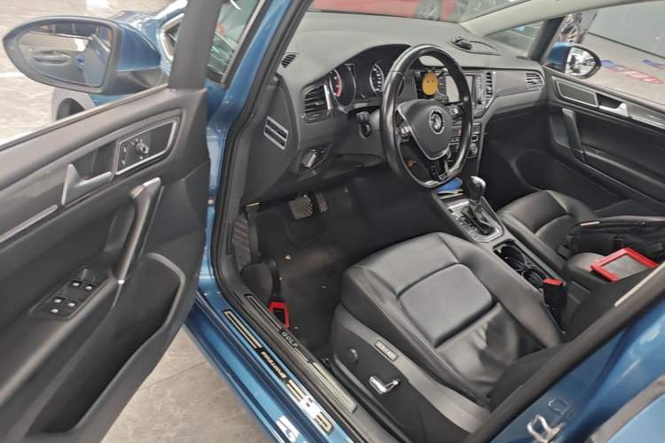 Used Volkswagen Golf Sportsvan 2016 230TSI Automatic Trend Edition Driver Seat