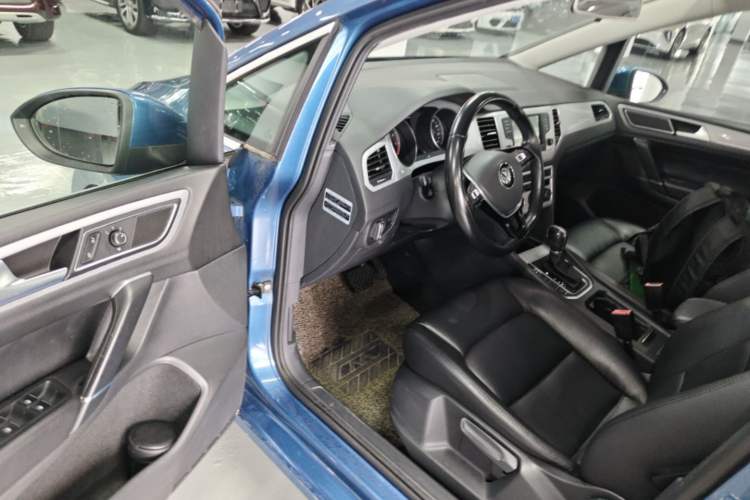 Used Volkswagen Golf Sportsvan 2016 230TSI Automatic Trend Edition Driver Seat