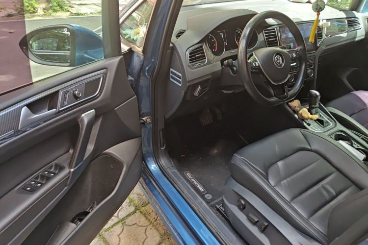Used Volkswagen Golf Sportsvan 2016 230TSI Automatic Luxury Version Driver Seat