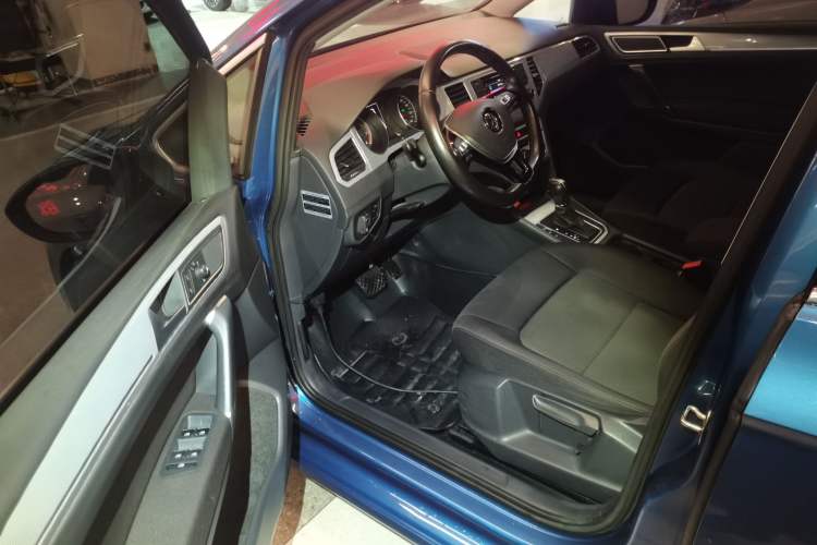 Used Volkswagen Golf Sportsvan 2016 230TSI Automatic Trend Edition Driver Seat