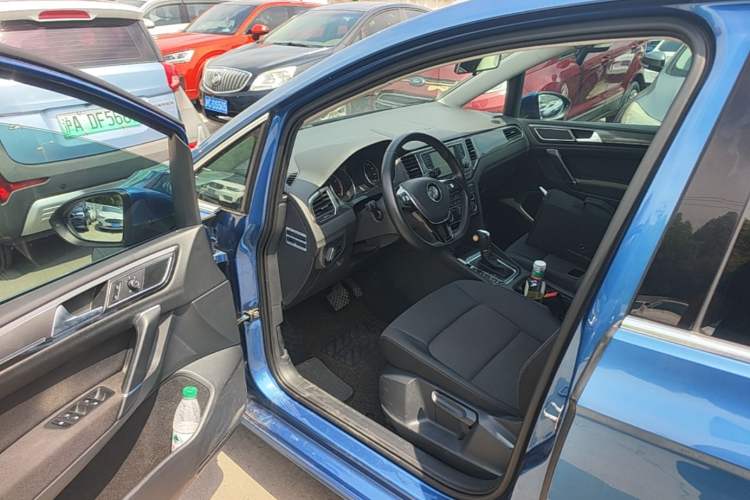 Used Volkswagen Golf Sportsvan 2016 230TSI Automatic Trend Edition Driver Seat
