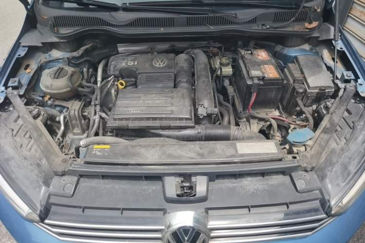 Used Volkswagen Golf Sportsvan 2016 230TSI Automatic Trend Edition Engine Bay