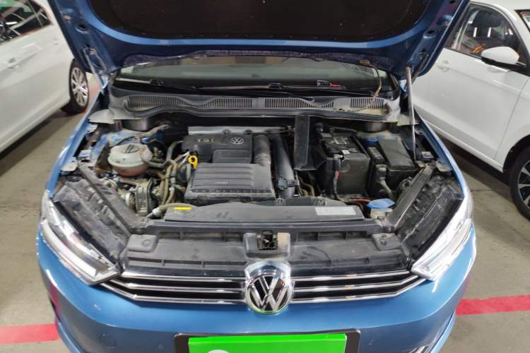 Used Volkswagen Golf Sportsvan 2016 230TSI Automatic Trend Edition Engine Bay