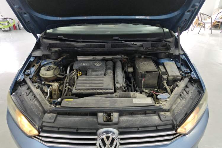Used Volkswagen Golf Sportsvan 2016 230TSI Automatic Trend Edition Engine Bay
