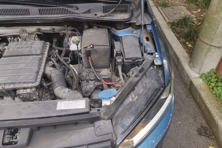 Used Volkswagen Golf Sportsvan 2016 1.6L Automatic Comfort Model Engine Bay Left