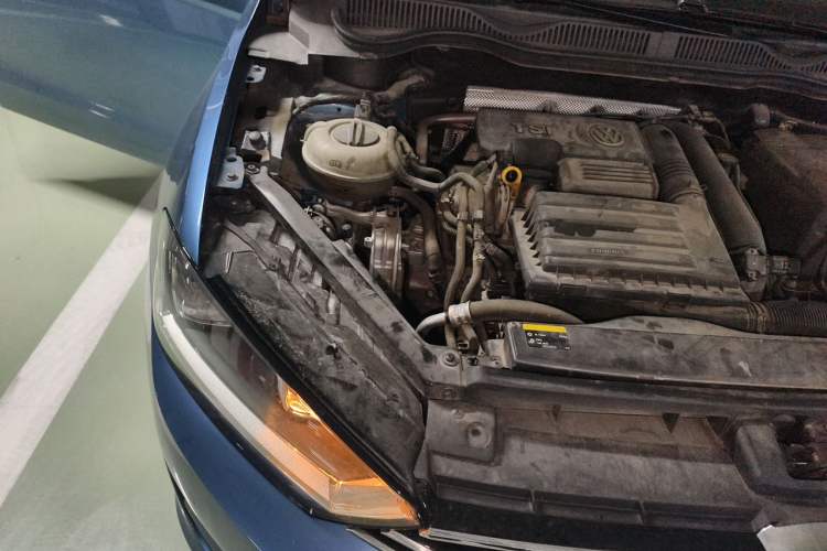 Used Volkswagen Golf Sportsvan 2016 230TSI Automatic Trend Edition Engine Bay Right