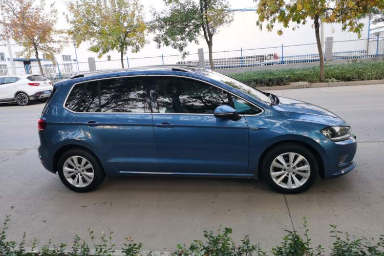 Used Volkswagen Golf Sportsvan 2016 230TSI Manual Entry-Level Trim Exterior 2