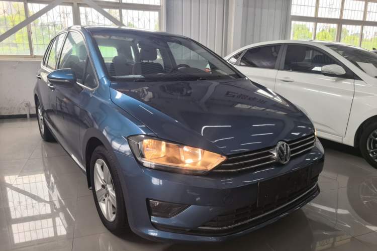 Used Volkswagen Golf Sportsvan 2016 1.6L Automatic Comfort Model Front Right 45 Deg