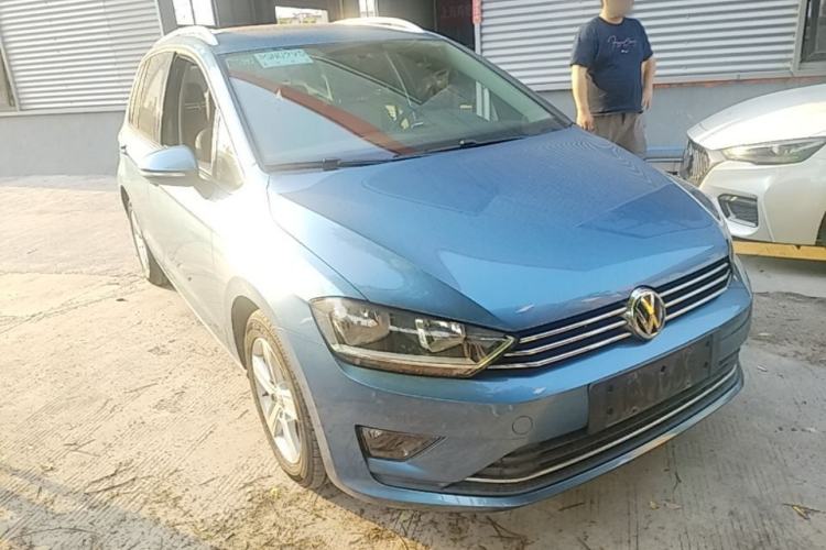 Used Volkswagen Golf Sportsvan 2016 1.6L Automatic Comfort Model Front Right 45 Deg
