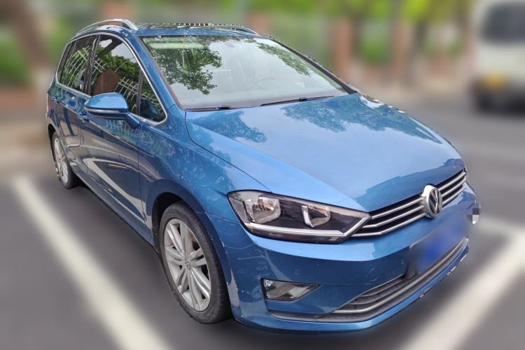 Used Volkswagen Golf Sportsvan 2016 280TSI Automatic Luxury Model Front Right 45 Deg