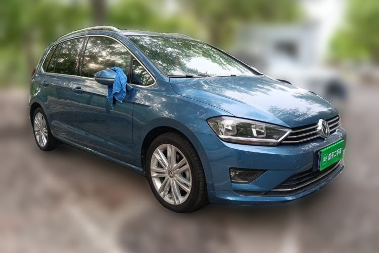 Used Volkswagen Golf Sportsvan 2016 230TSI Automatic Luxury Version Front Right 45 Deg