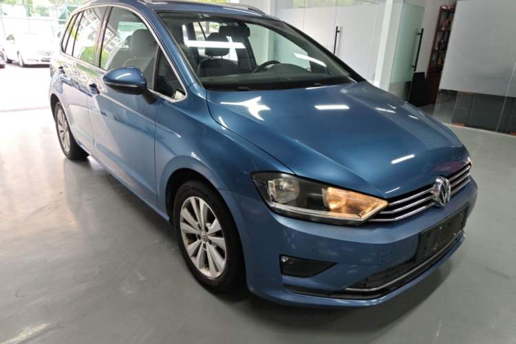 Used Volkswagen Golf Sportsvan 2016 230TSI Automatic Trend Edition Front Right 45 Deg