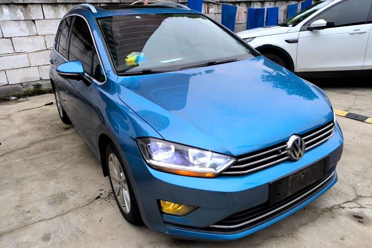 Used Volkswagen Golf Sportsvan 2016 230TSI Automatic Trend Edition Front Right 45 Deg