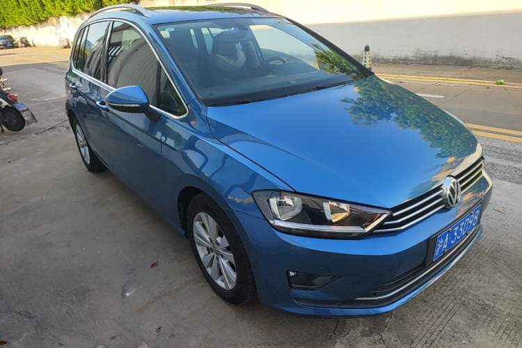 Used Volkswagen Golf Sportsvan 2016 230TSI Automatic Trend Edition Front Right 45 Deg