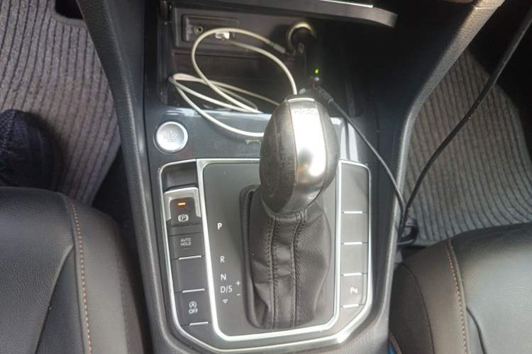 Used Volkswagen Golf Sportsvan 2016 230TSI Automatic Luxury Version Gear Lever