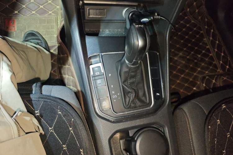 Used Volkswagen Golf Sportsvan 2016 230TSI Automatic Trend Edition Gear Lever
