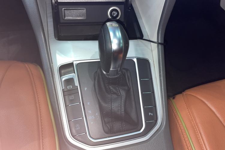 Used Volkswagen Golf Sportsvan 2016 230TSI Automatic Trend Edition Gear Lever