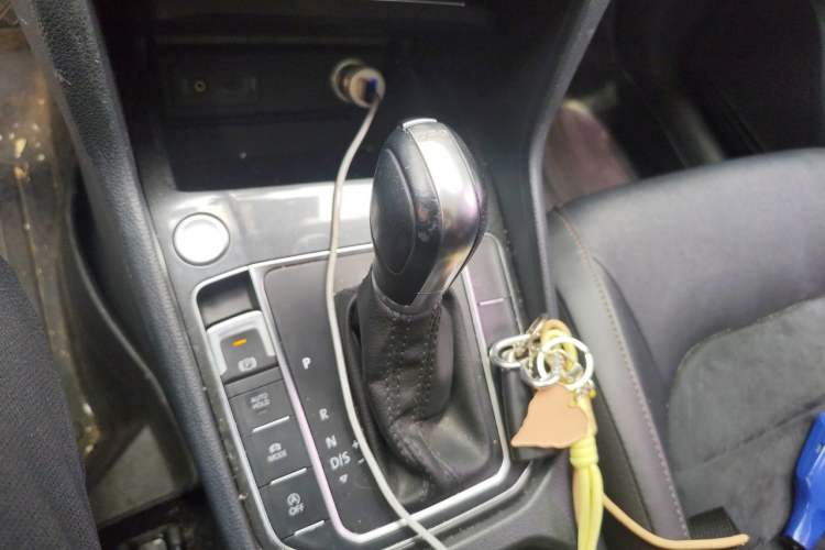 Used Volkswagen Golf Sportsvan 2016 280TSI Automatic Flagship Model Gear Lever