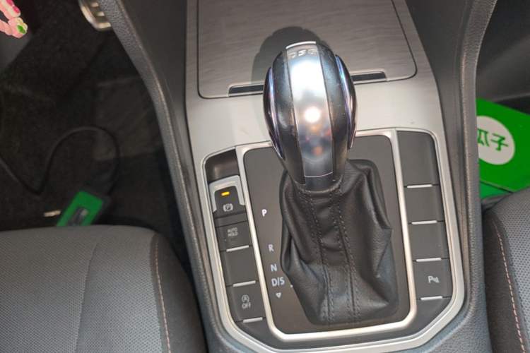 Used Volkswagen Golf Sportsvan 2016 230TSI Automatic Trend Edition Gear Lever