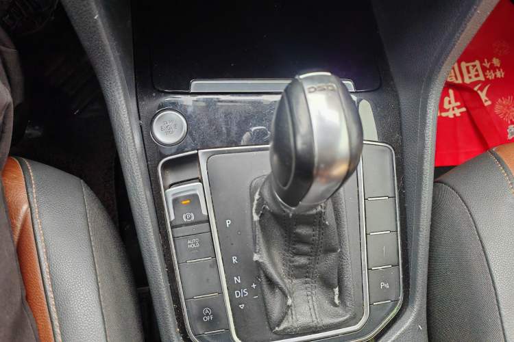 Used Volkswagen Golf Sportsvan 2016 280TSI Automatic Luxury Model Gear Lever
