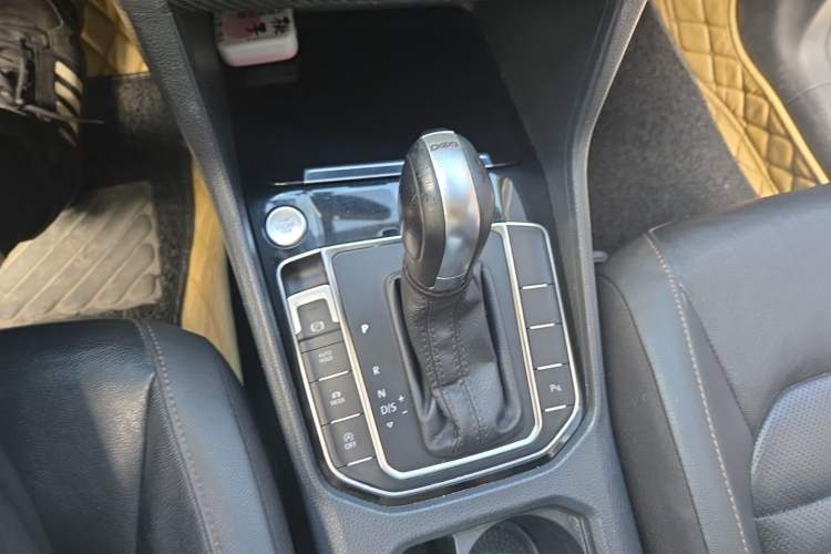 Used Volkswagen Golf Sportsvan 2016 280TSI Automatic Flagship Model Gear Lever