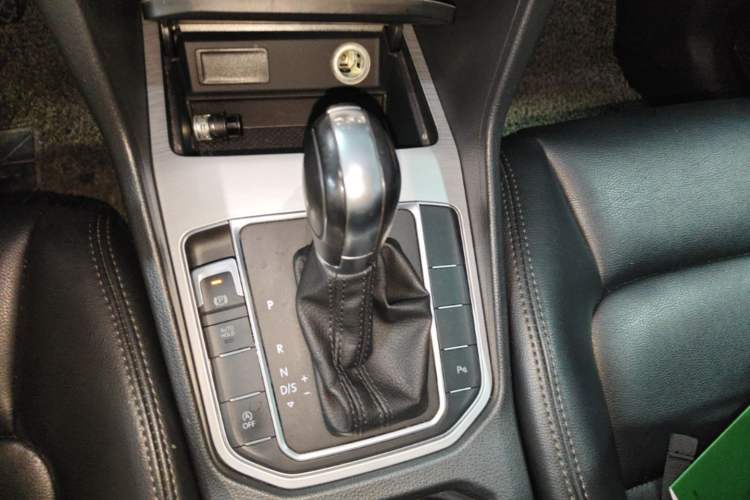 Used Volkswagen Golf Sportsvan 2016 230TSI Automatic Trend Edition Gear Lever