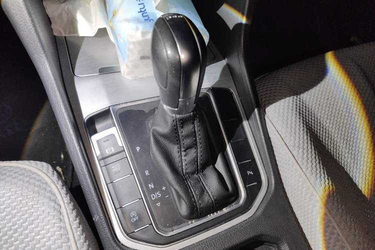 Used Volkswagen Golf Sportsvan 2016 230TSI Automatic Trend Edition Gear Lever