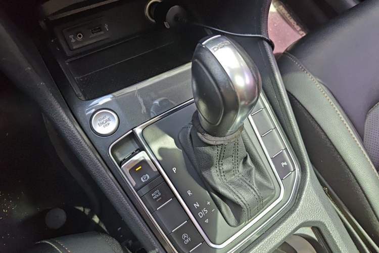 Used Volkswagen Golf Sportsvan 2016 230TSI Automatic Luxury Version Gear Lever