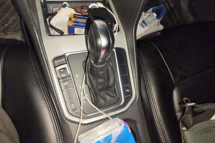 Used Volkswagen Golf Sportsvan 2016 230TSI Automatic Trend Edition Gear Lever