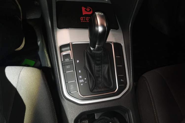 Used Volkswagen Golf Sportsvan 2016 230TSI Automatic Trend Edition Gear Lever