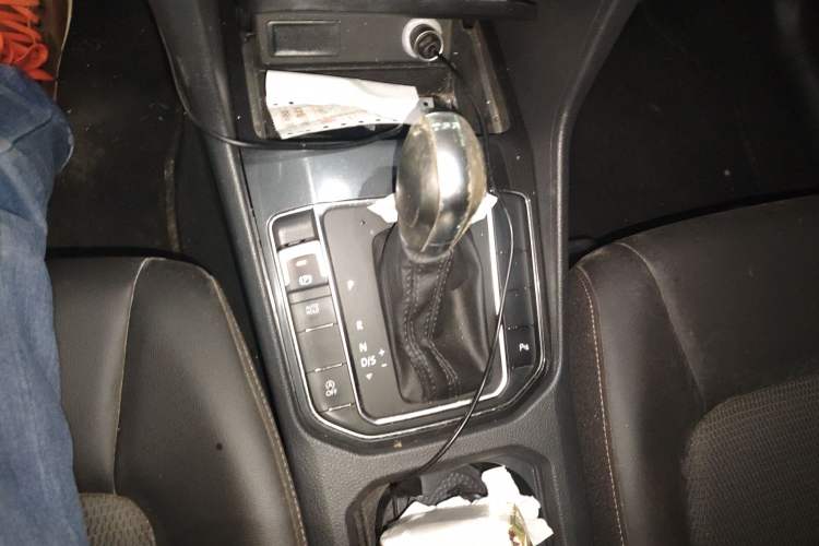 Used Volkswagen Golf Sportsvan 2016 230TSI Automatic Trend Edition Gear Lever