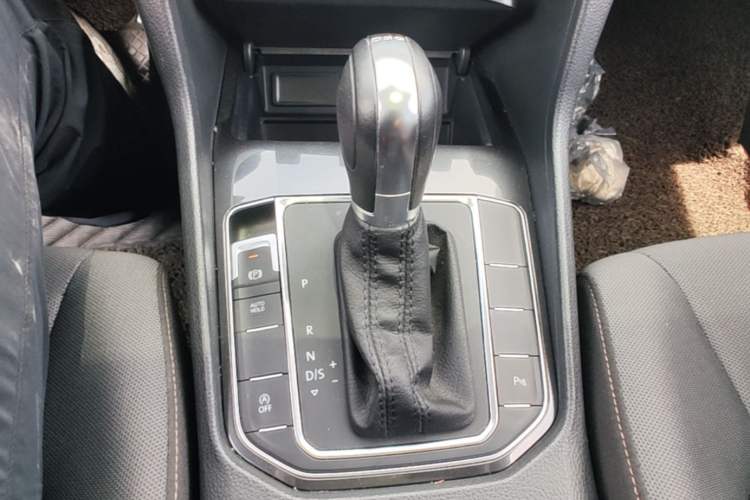 Used Volkswagen Golf Sportsvan 2016 230TSI Automatic Trend Edition Gear Lever