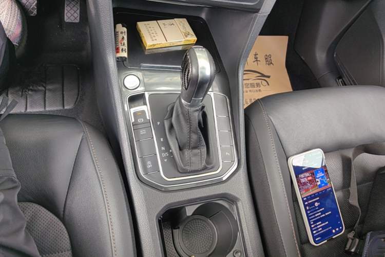 Used Volkswagen Golf Sportsvan 2016 280TSI Automatic Luxury Model Gear Lever