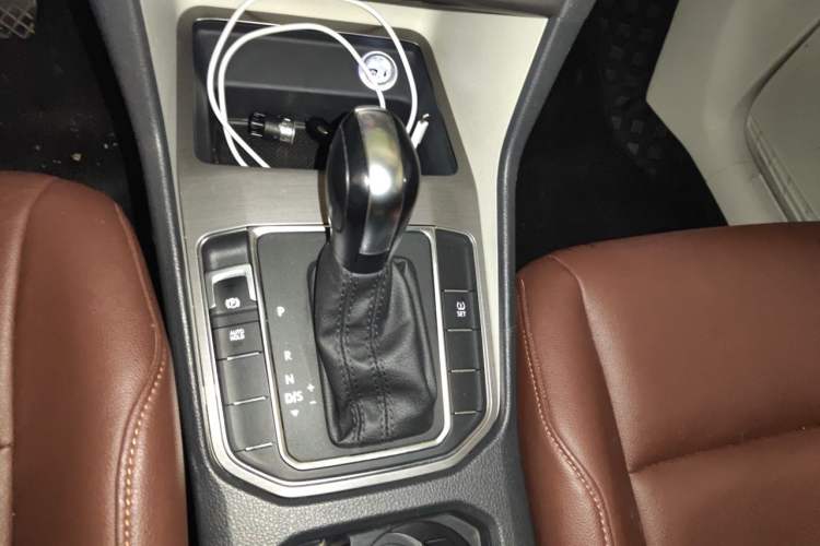 Used Volkswagen Golf Sportsvan 2016 1.6L Automatic Comfort Model Gear Lever