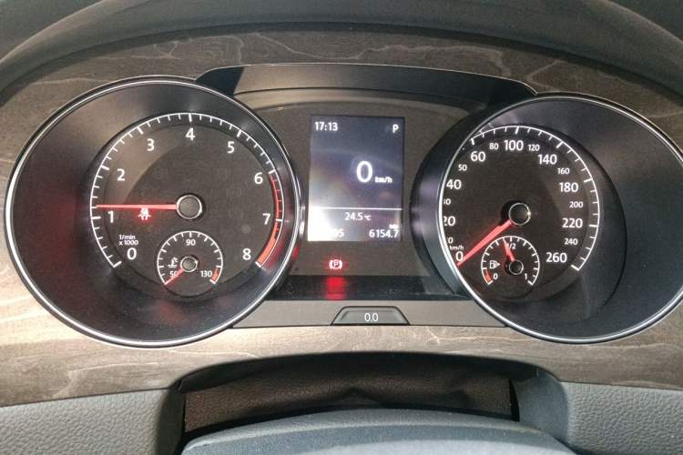 Used Volkswagen Golf Sportsvan 2016 230TSI Automatic Luxury Version Instrument Cluster