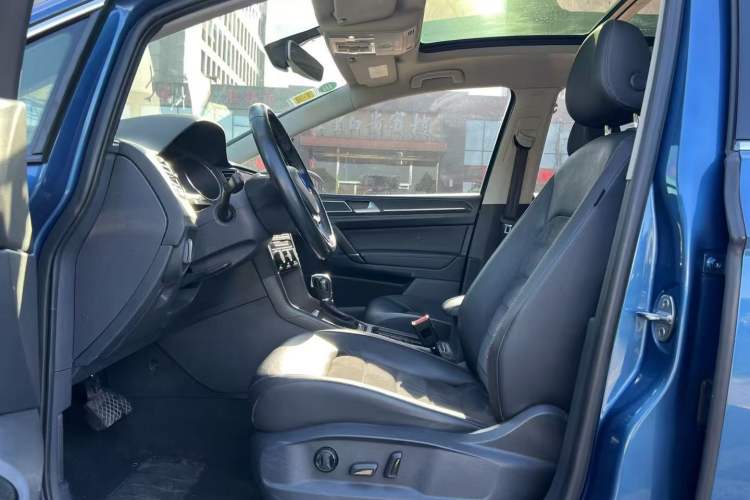 Used Volkswagen Golf Sportsvan 2016 280TSI Automatic Luxury Model Interior 1
