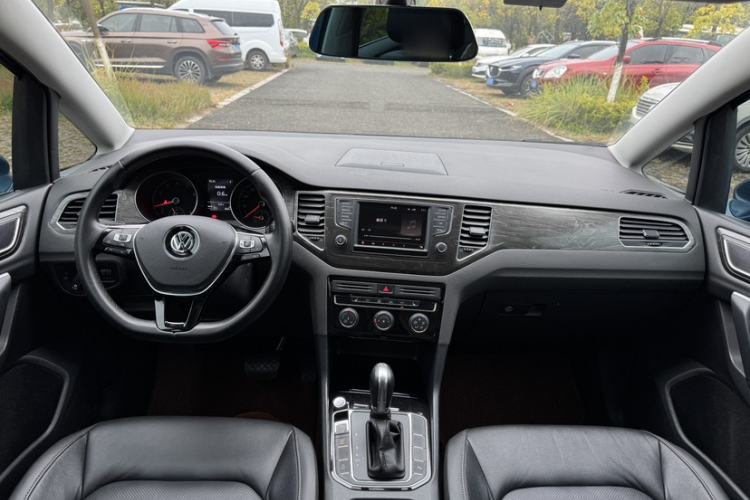 Used Volkswagen Golf Sportsvan 2016 280TSI Automatic Luxury Model Interior 2