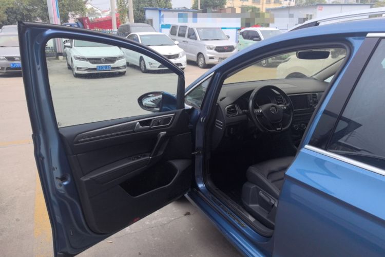 Used Volkswagen Golf Sportsvan 2016 230TSI Automatic Luxury Version Interior 2