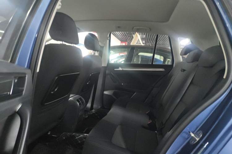 Used Volkswagen Golf Sportsvan 2016 230TSI Automatic Trend Edition Interior 2