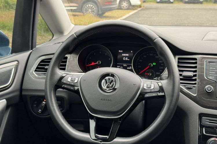 Used Volkswagen Golf Sportsvan 2016 280TSI Automatic Luxury Model Interior 3