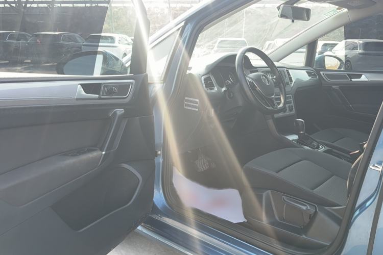 Used Volkswagen Golf Sportsvan 2016 230TSI Automatic Trend Edition Interior 3