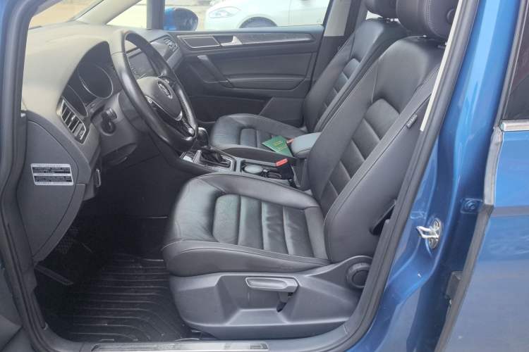Used Volkswagen Golf Sportsvan 2016 230TSI Automatic Luxury Version Interior 4