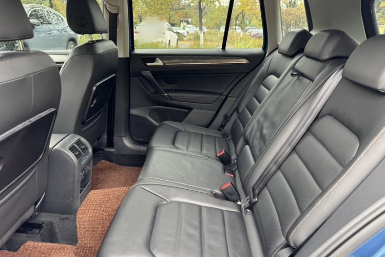 Used Volkswagen Golf Sportsvan 2016 280TSI Automatic Luxury Model Interior 6