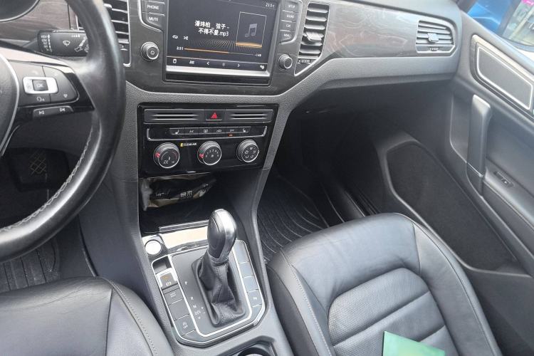 Used Volkswagen Golf Sportsvan 2016 230TSI Automatic Luxury Version Interior 6