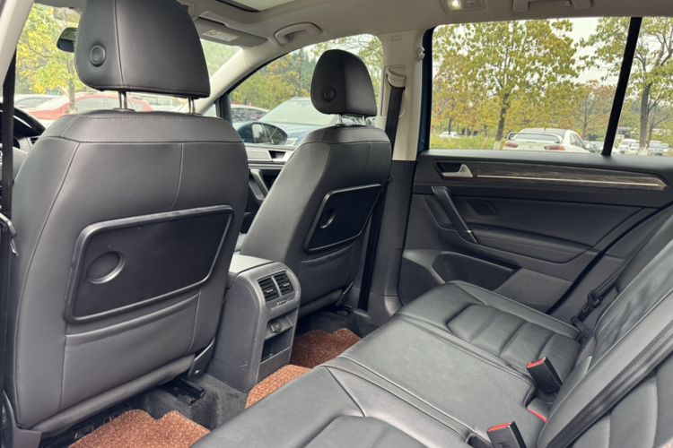 Used Volkswagen Golf Sportsvan 2016 280TSI Automatic Luxury Model Interior 7